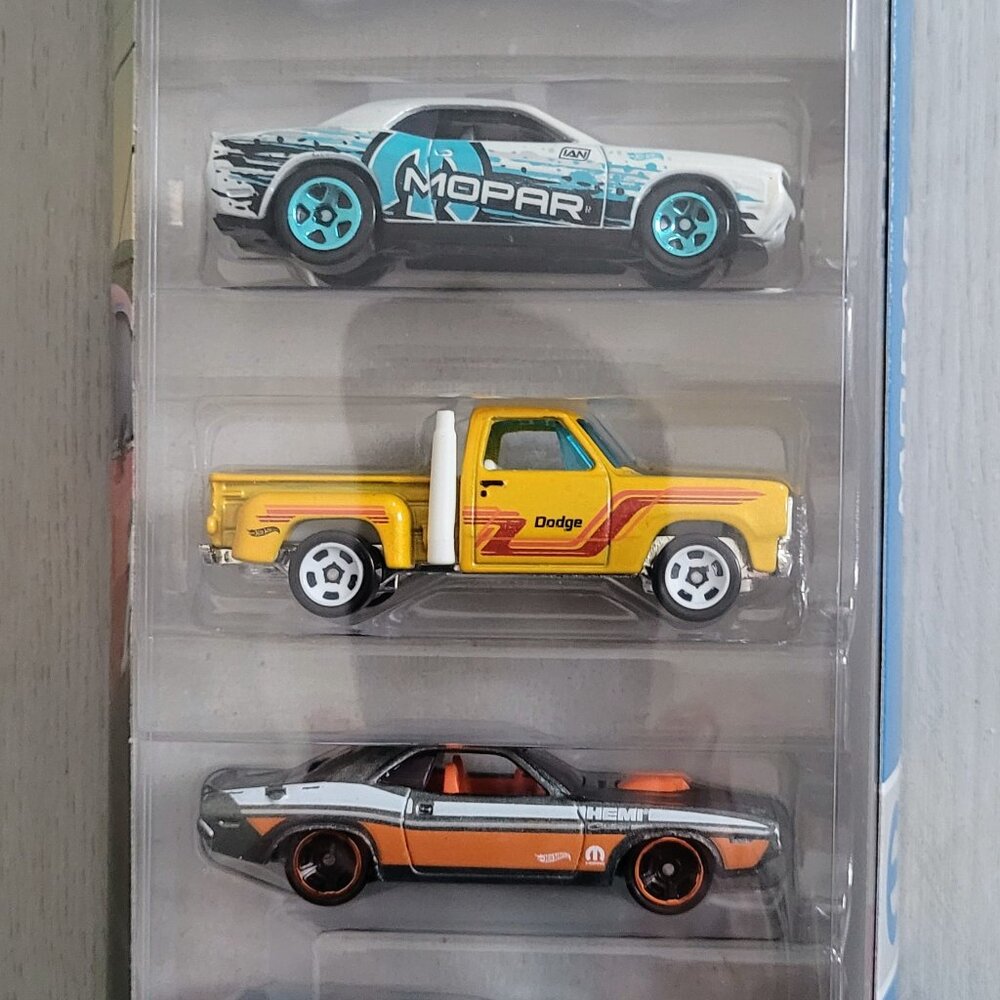 Hot Wheels 2023 5 pack set - Mopar
